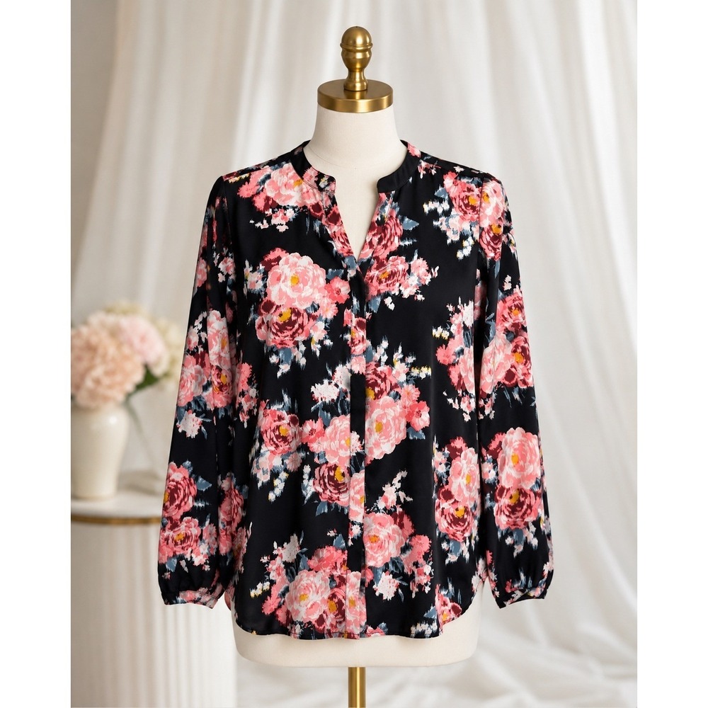 Torrid Blouse Button‎ Front Size 2 2x Black Pink Floral Split Neck Top